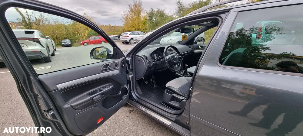 Skoda Octavia Combi 2.0 TDI RS - 11