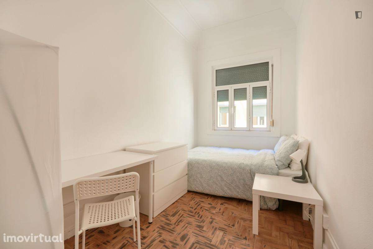 Quarto - localizado em Marquês de Pombal Lisbon - Grande imagem: 3/32