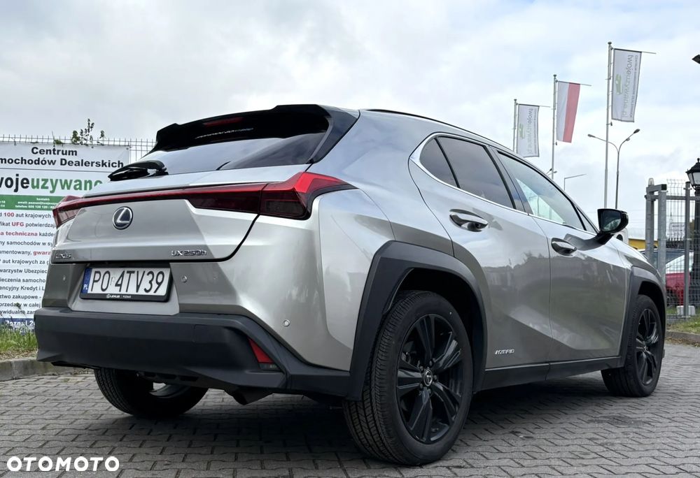 Lexus UX - 8