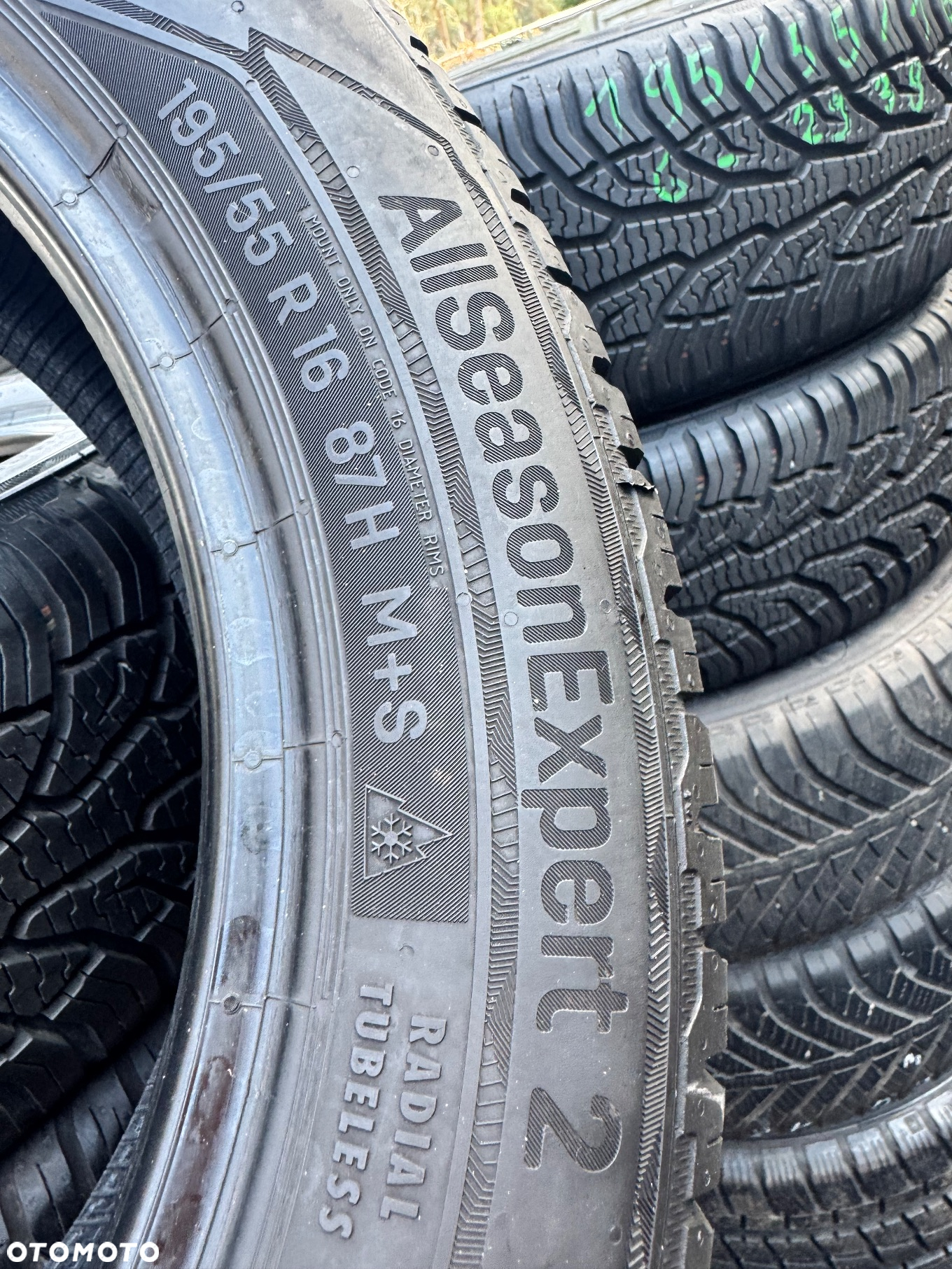 G-2939 195/55R16 87H UNIROYAL ALLSEASONEXPERT 2 - 5