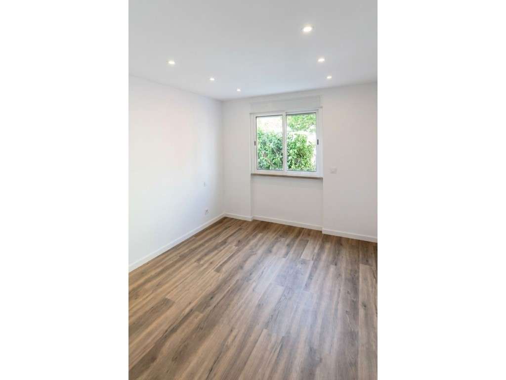 T2 Remodelado | Luminoso | Excelente Localização em Odivelas - Grande imagem: 4/11