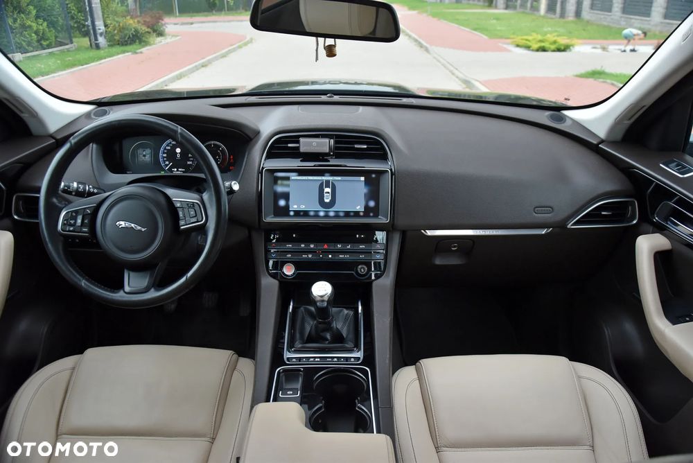 Jaguar F-Pace 2.0 i4D AWD R-Sport - 2