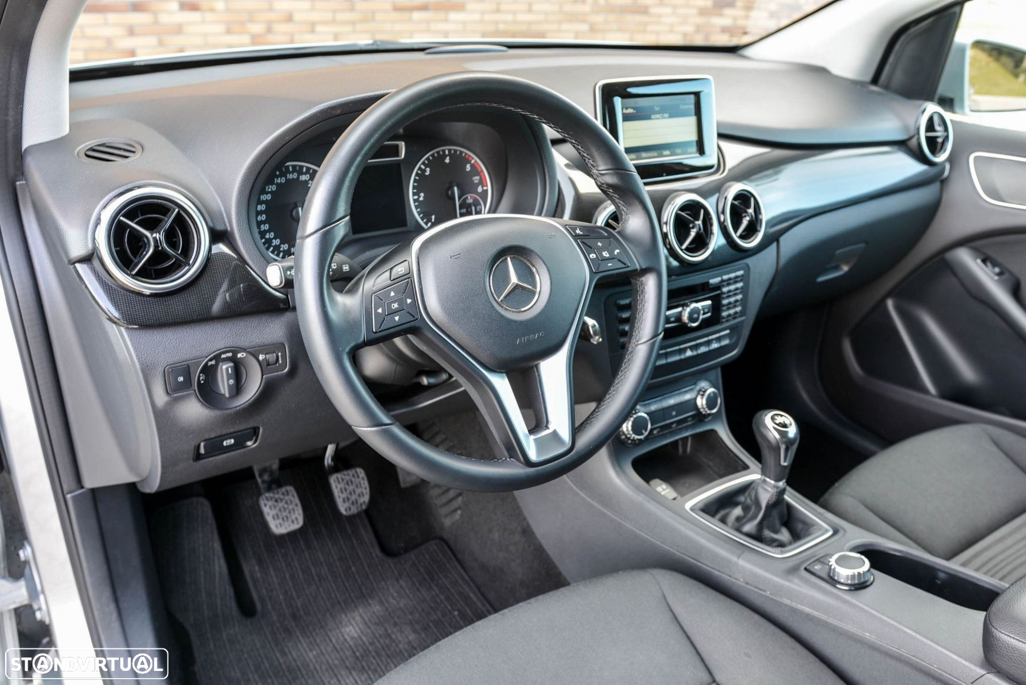 Mercedes-Benz B 200 d Style - 16