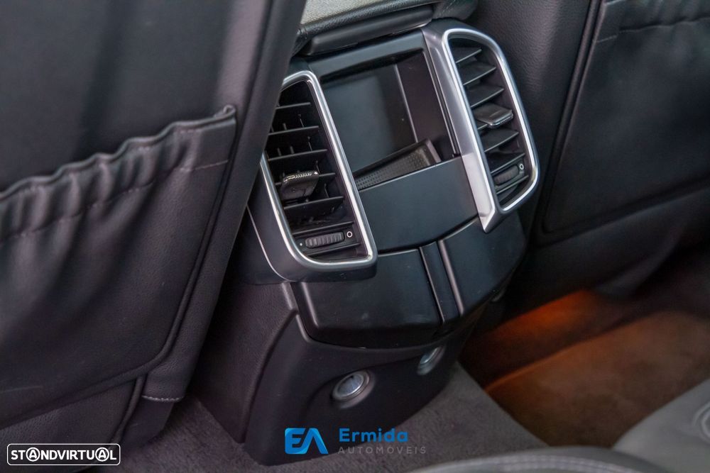 Porsche Cayenne - 57