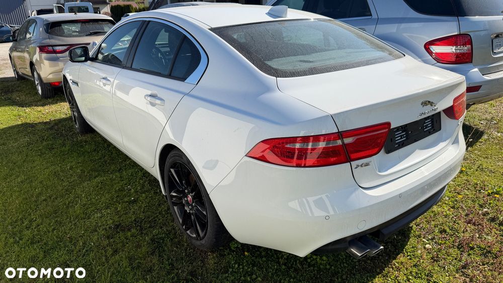Jaguar XE - 4