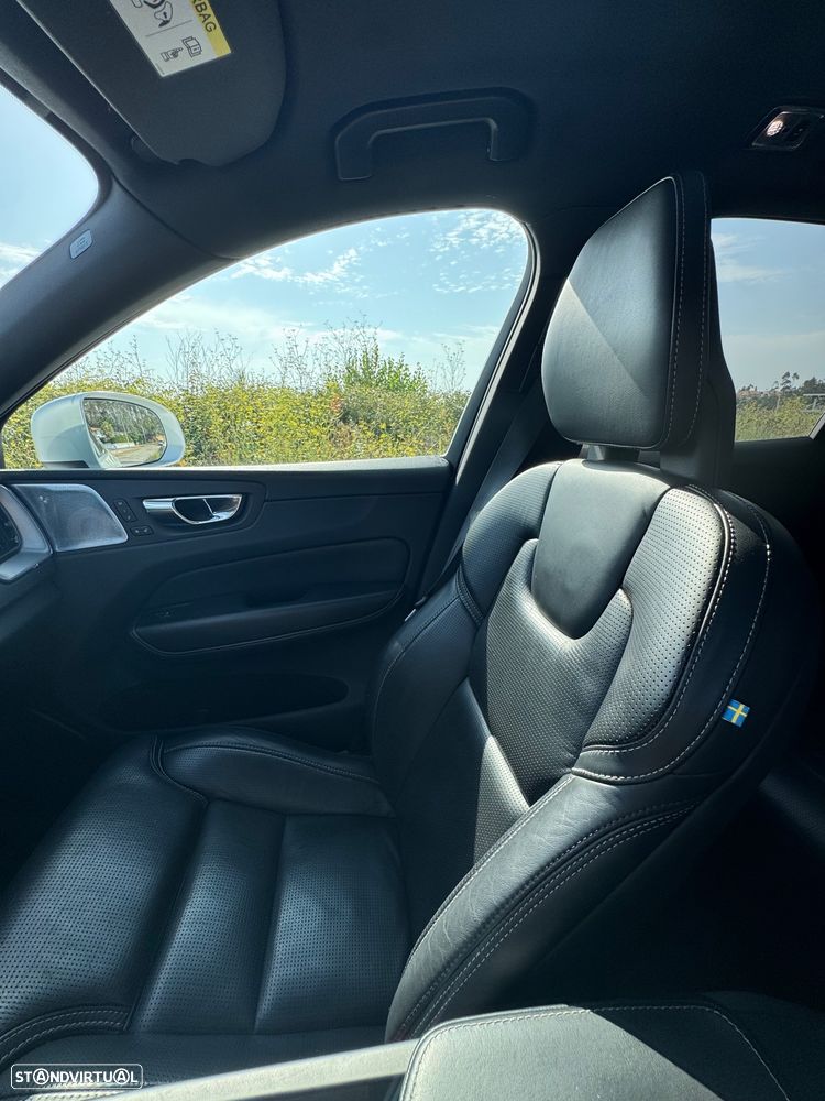Volvo XC 60 2.0 T8 PHEV R-Design AWD - 17