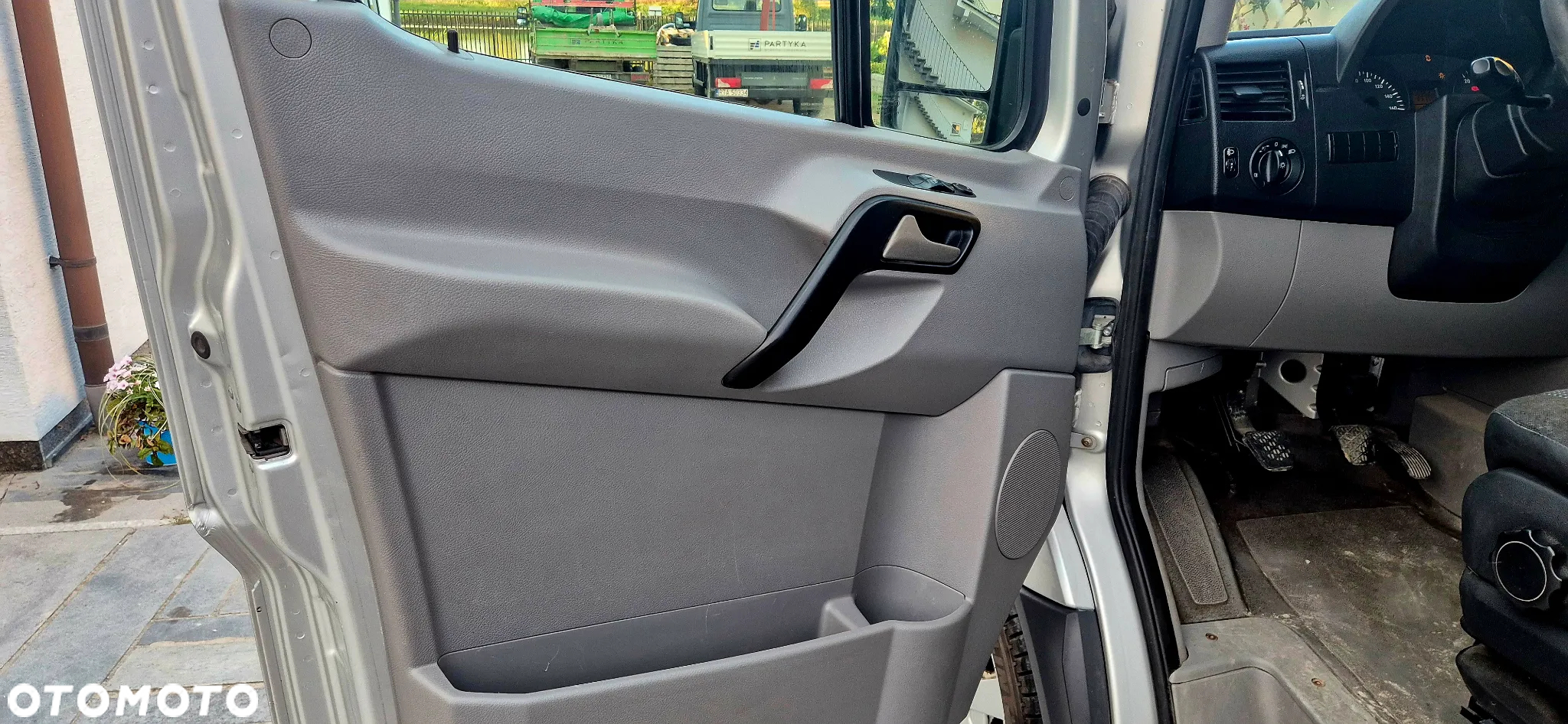 Mercedes-Benz Sprinter - 13