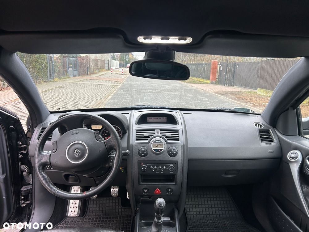 Renault Megane Sport F1-Team R26 - 13