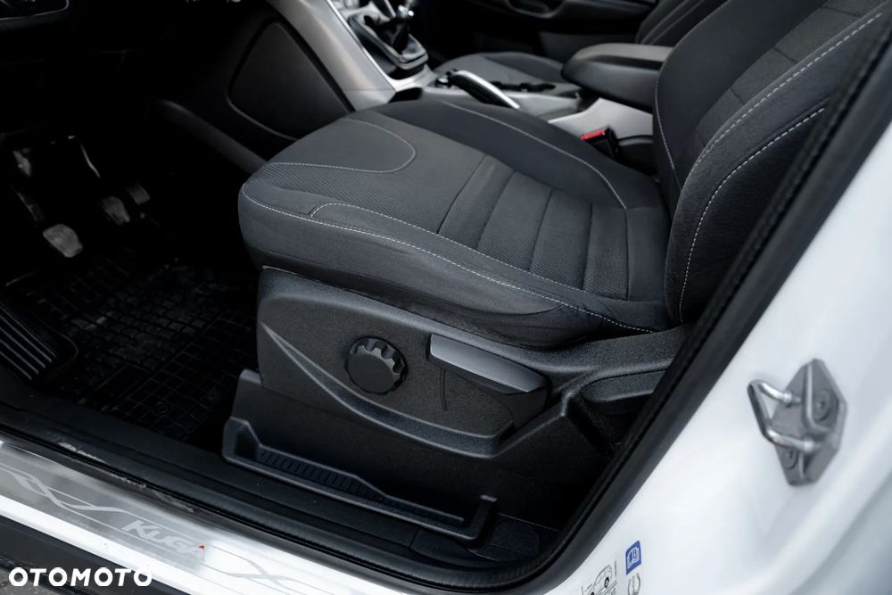 Ford Kuga 2.0 TDCi 2x4 Titanium - 32