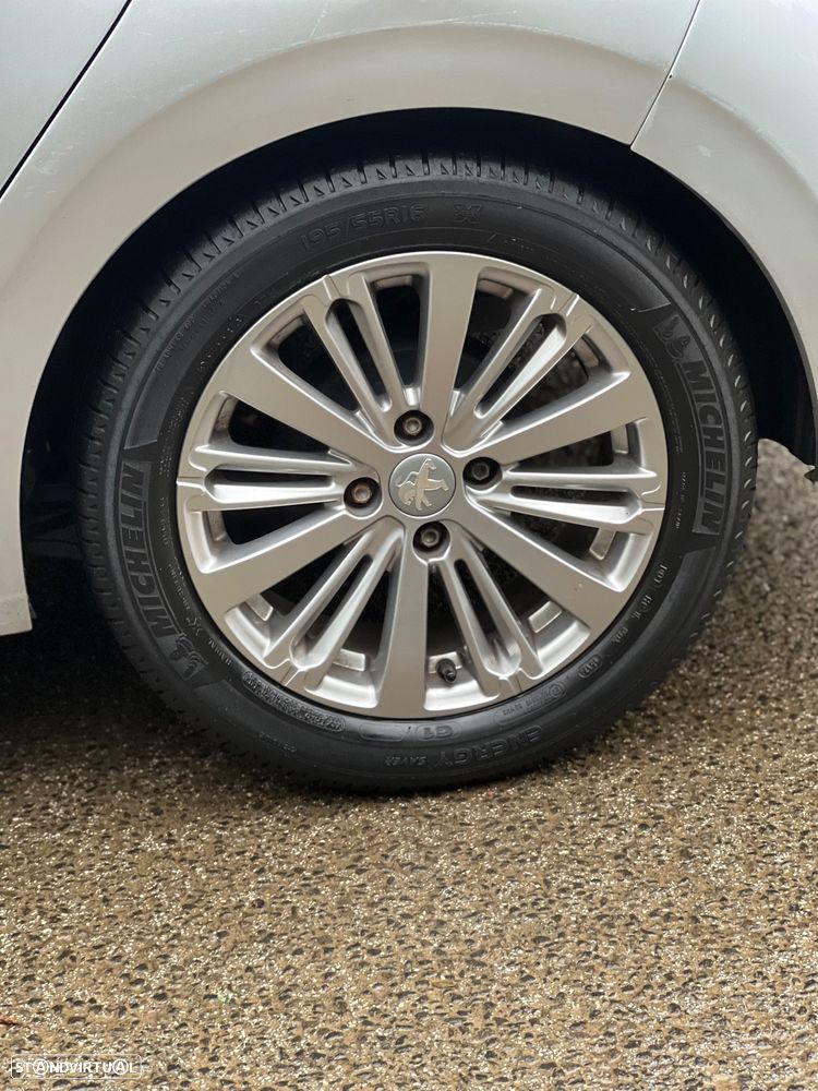 Peugeot 208 1.2 PureTech Style - 15