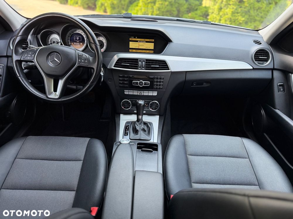 Mercedes-Benz Klasa C 180 CGI Automatik BlueEFFICIENCY Avantgarde - 17