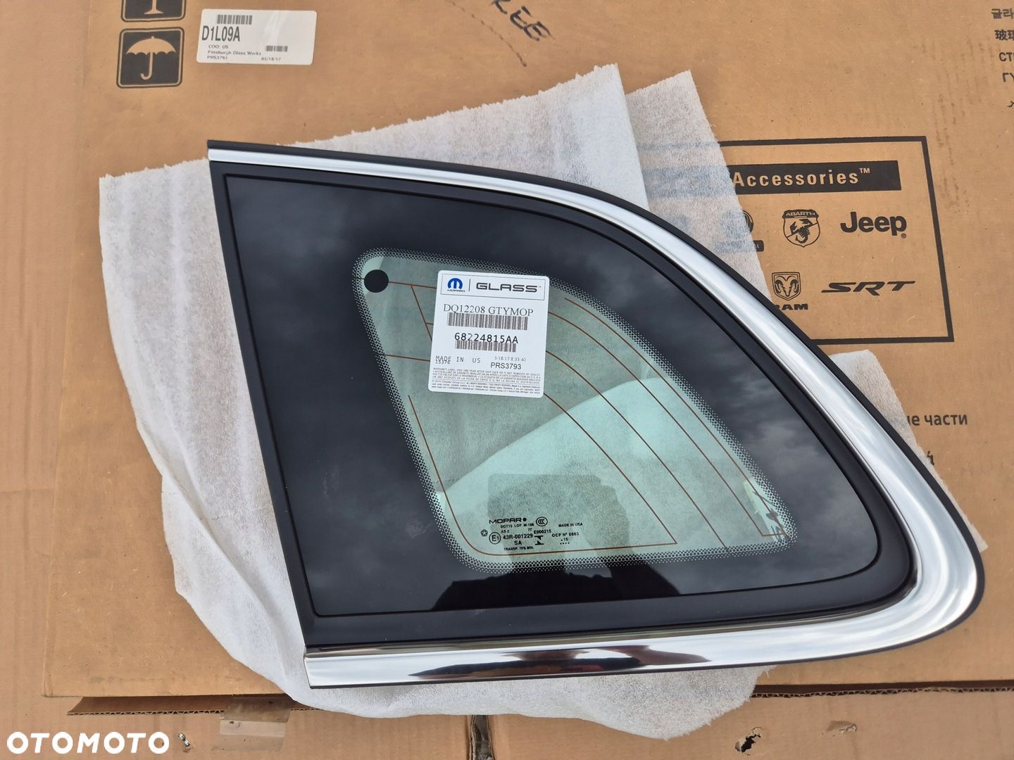 Jeep Cherokee KL szyba boczna lewa.Tylna. 2013-23 - 1