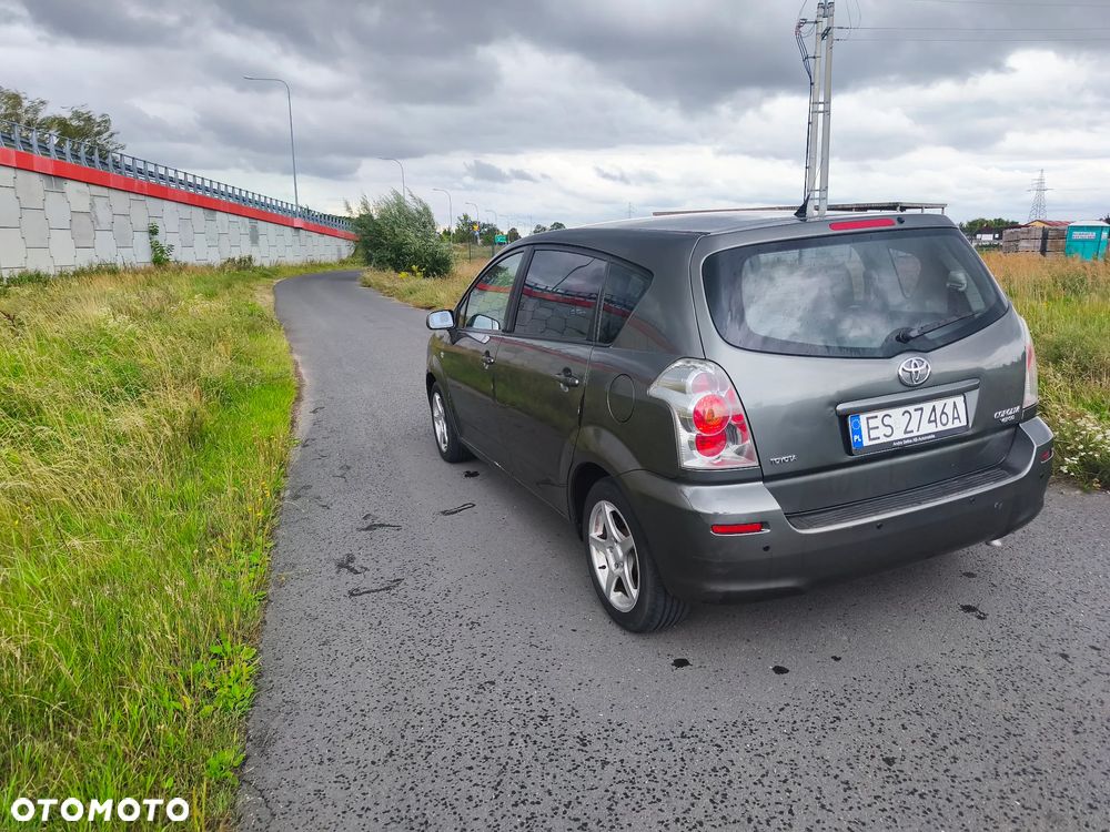 Toyota Corolla Verso - 2