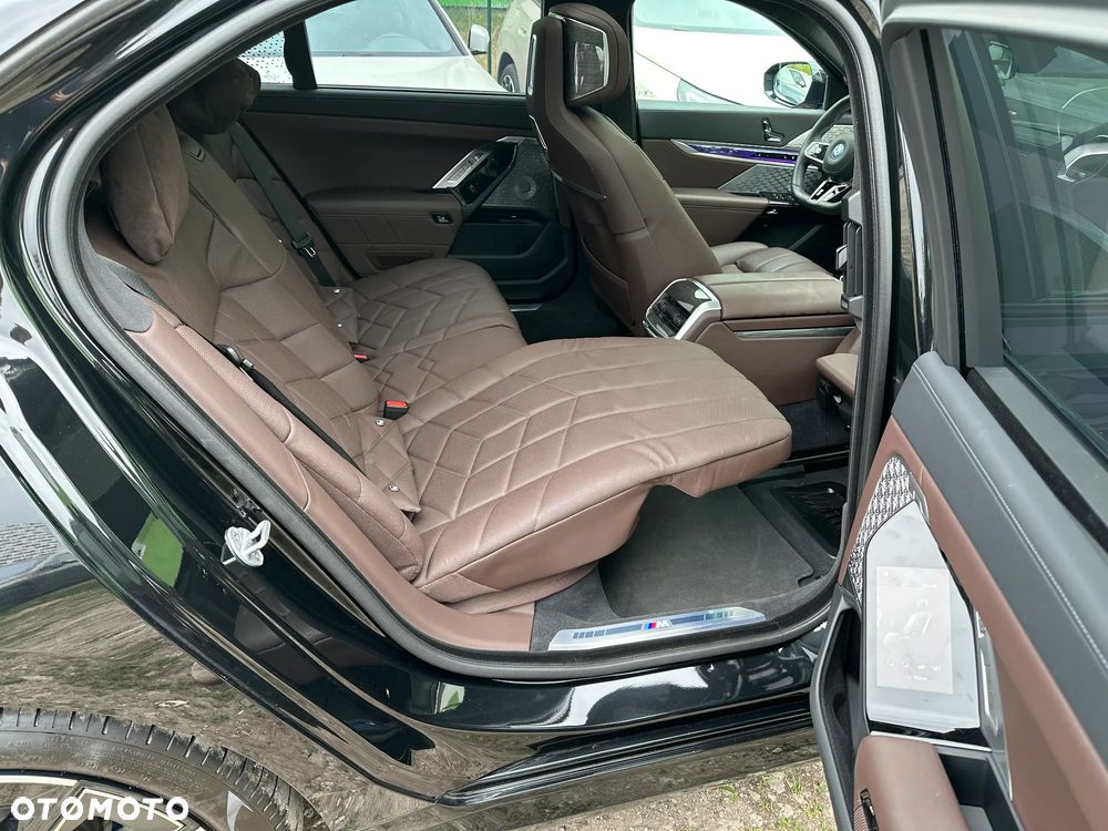 BMW Seria 7 M760e PHEV xDrive sport - 26