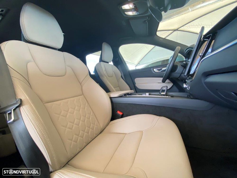 Volvo XC 60 2.0 T6 PHEV Core AWD - 14