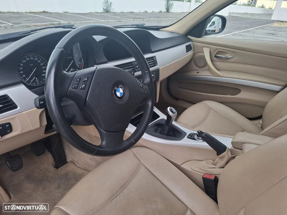 BMW 318 d Touring - 11