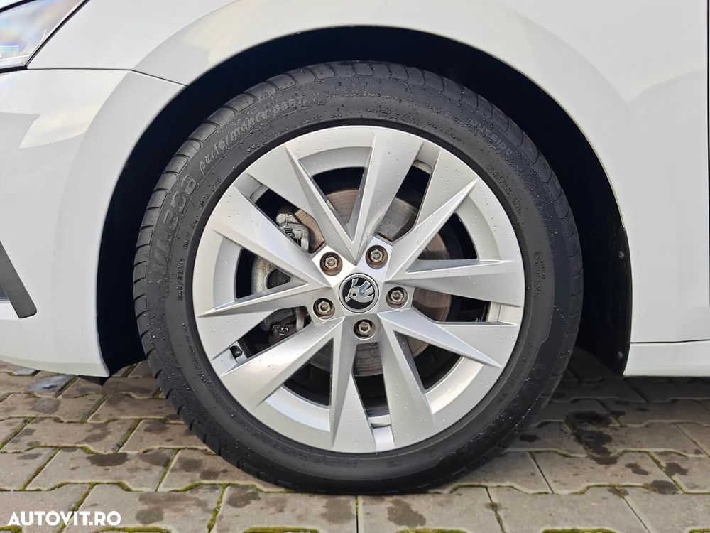 Skoda Octavia Combi 2.0 TDI DSG Sportline - 27