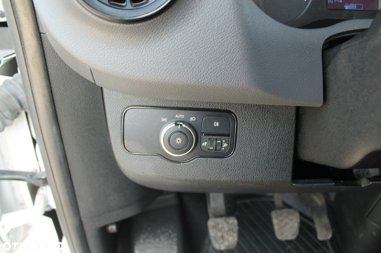 Mercedes-Benz Sprinter - 13