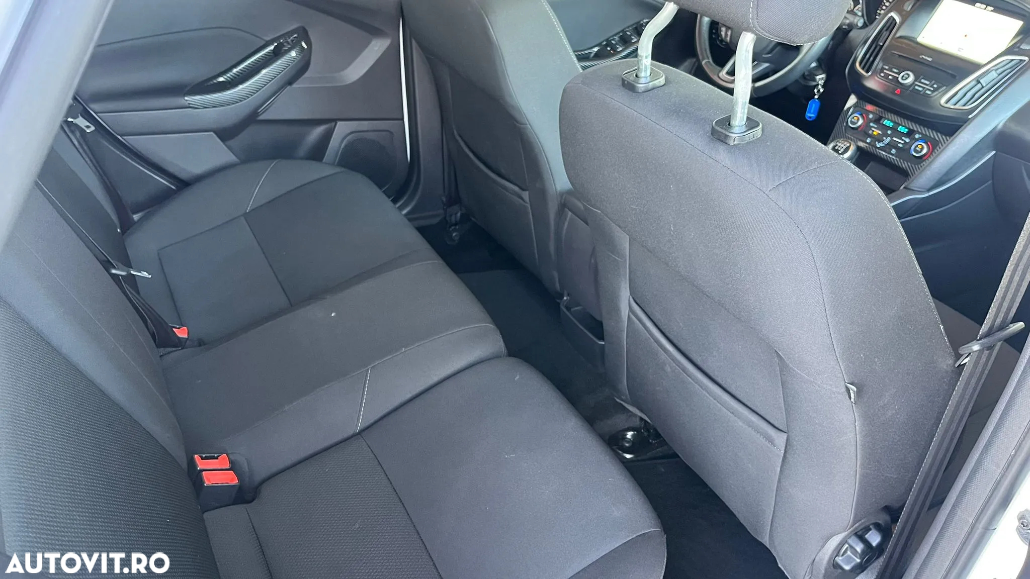 Ford Focus Turnier 1.5 EcoBlue Start-Stopp-System ACTIVE - 6
