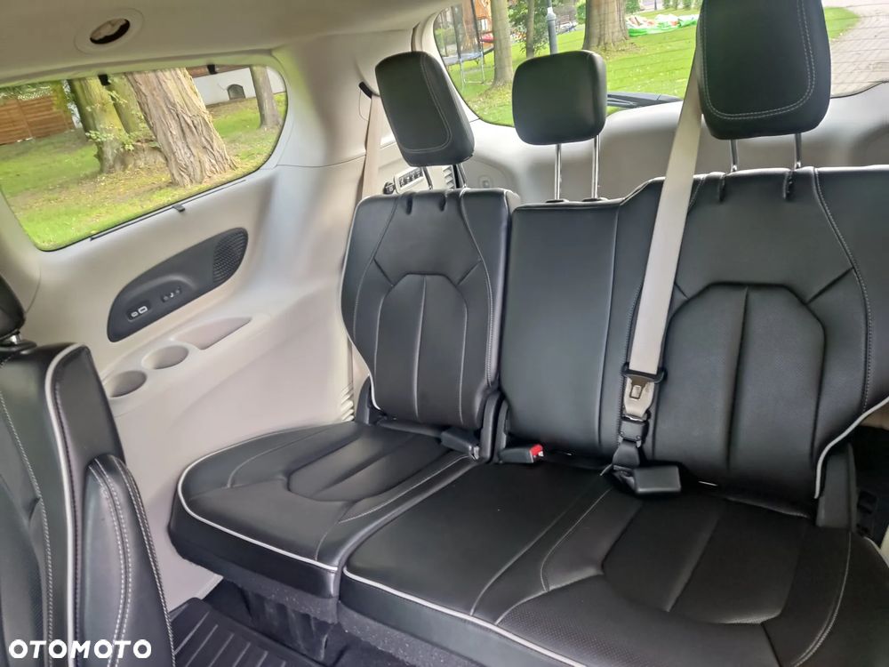 Chrysler Pacifica - 12