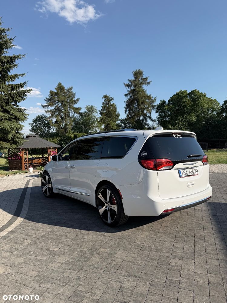 Chrysler Pacifica - 3