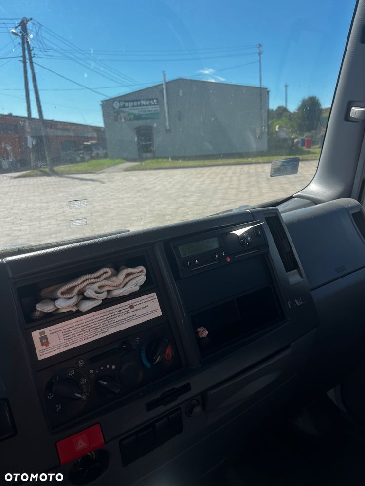 Isuzu NMR85 - 11