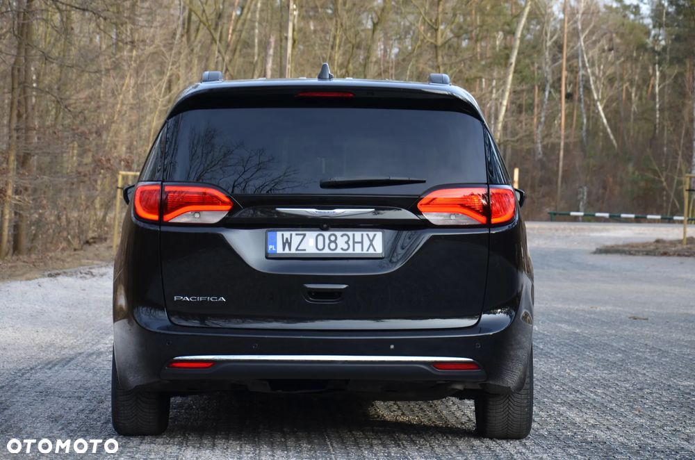 Chrysler Pacifica - 4
