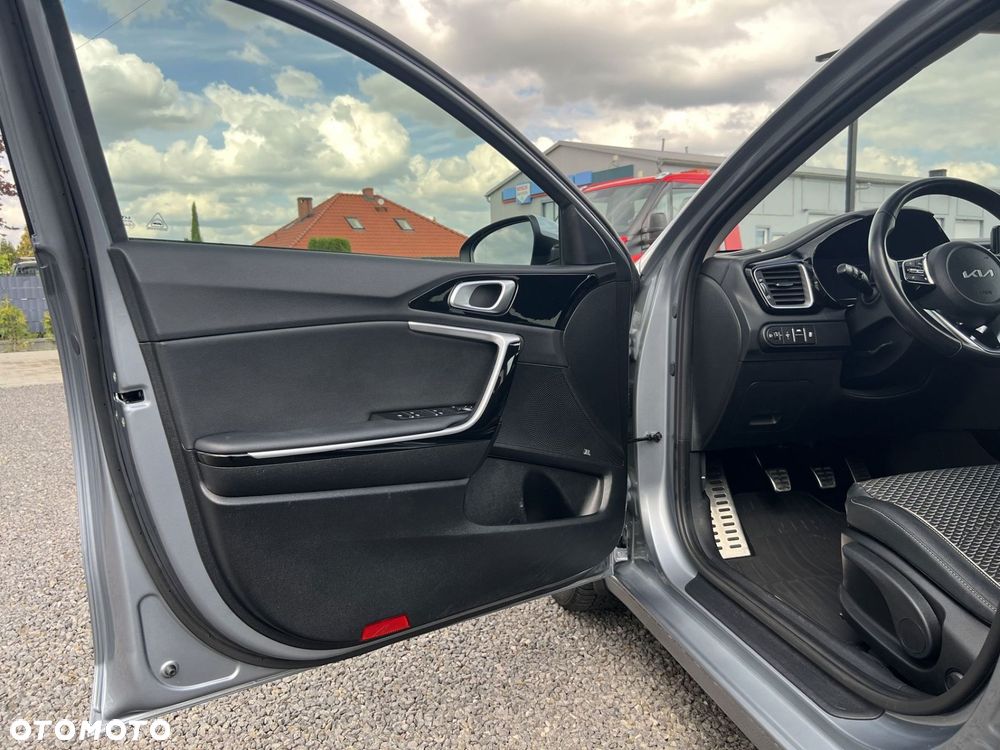 Kia Ceed - 11