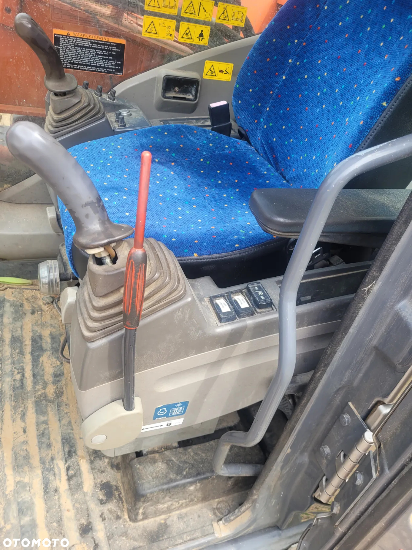 Hitachi ZX 210LC - 8