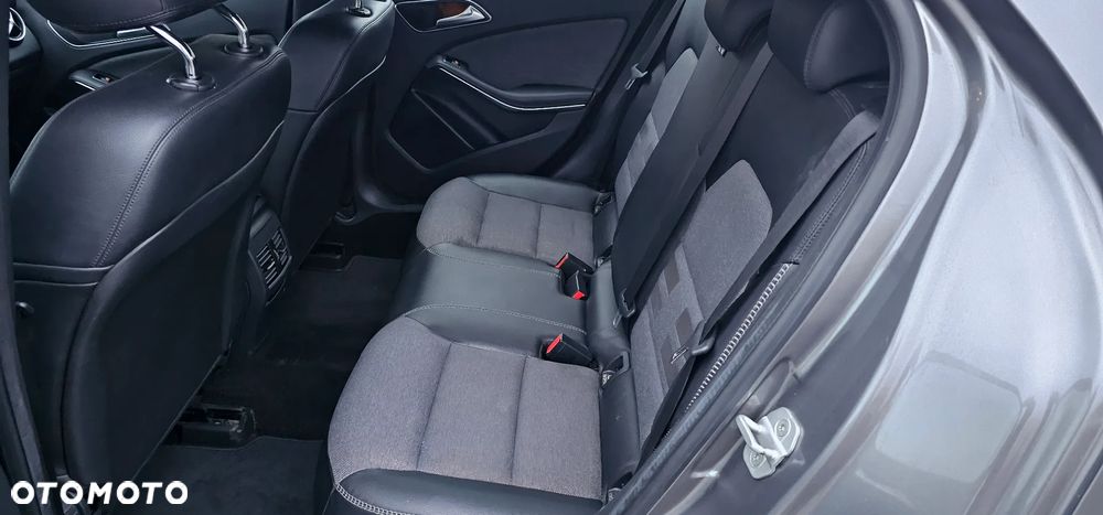 Mercedes-Benz GLA 200 7G-DCT Style - 13