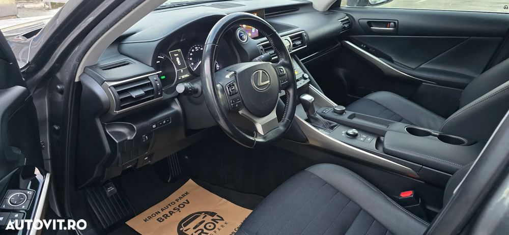 Lexus Seria IS 300h Executive Plus - 6