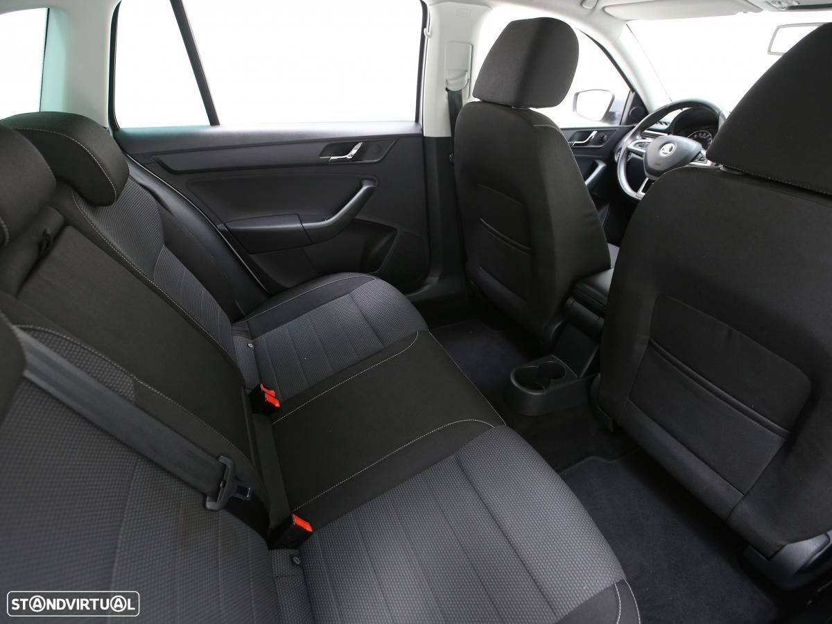 Skoda Rapid - 9