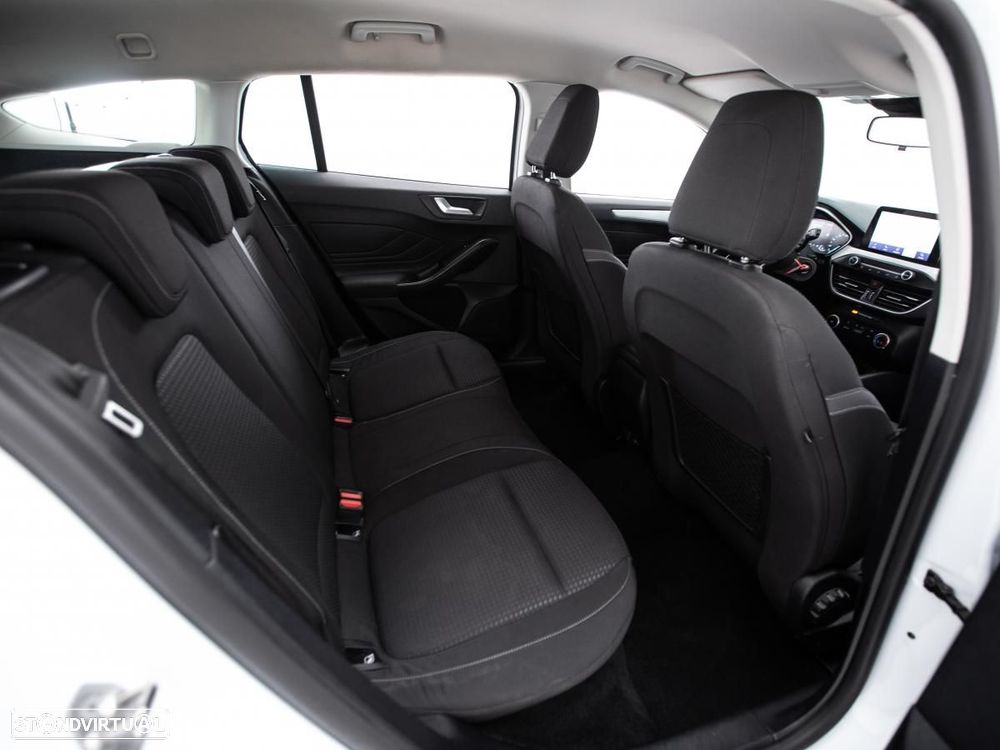 Ford Focus SW - 11