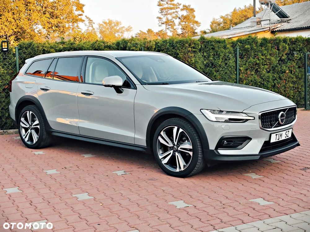 Volvo V60 Cross Country B4 D AWD Ultimate - 11
