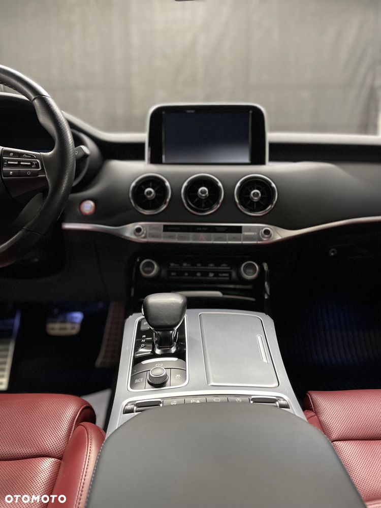 Kia Stinger - 4