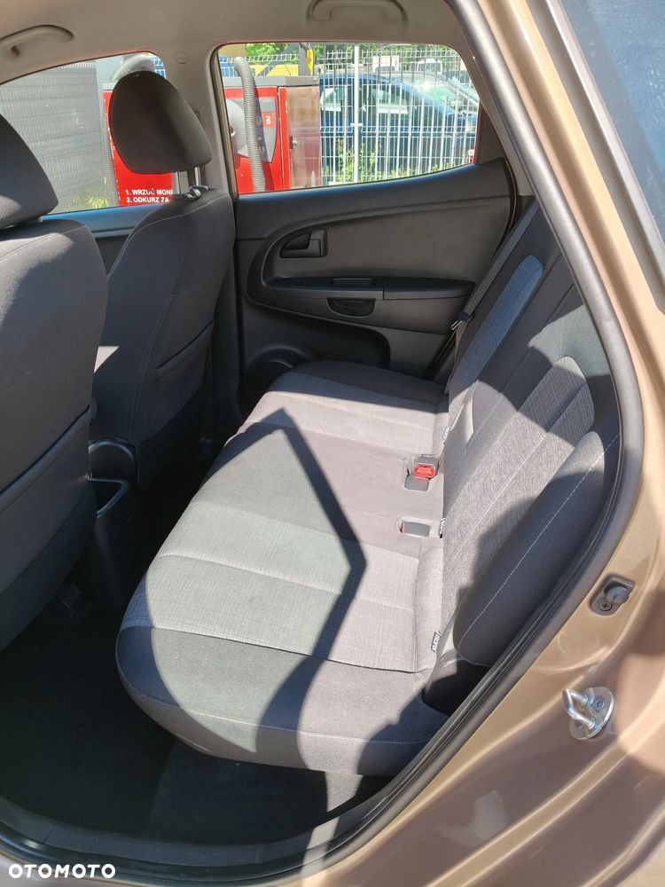 Kia Venga - 13