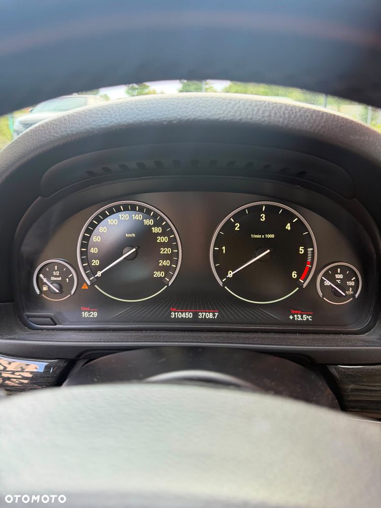 BMW Seria 5 530d xDrive - 9