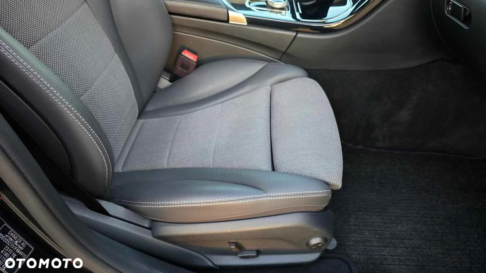 Mercedes-Benz Klasa C 220 d 4Matic T 9G-TRONIC Avantgarde - 25