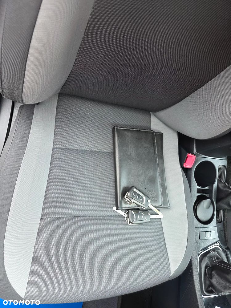 Toyota Auris 1.33 Dual-VVT-i - 29