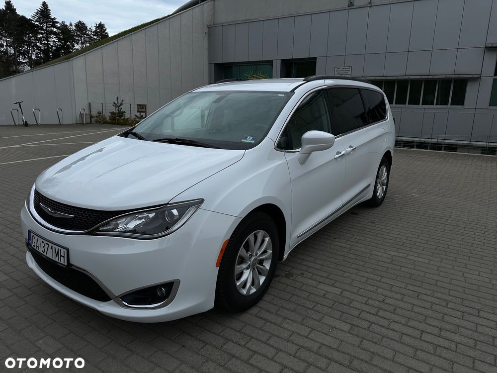 Chrysler Pacifica - 12