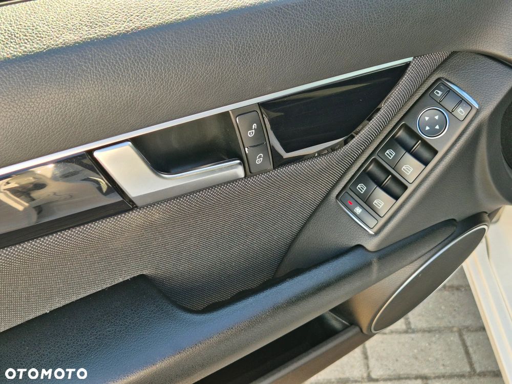 Mercedes-Benz Klasa C 180 (BlueEFFICIENCY) 7G-TRONIC Elegance - 18