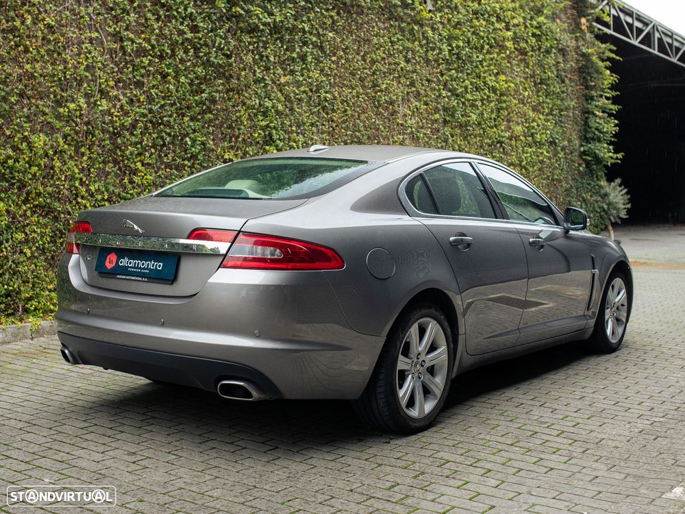 Jaguar XF 2.7 D V6 Luxury - 11