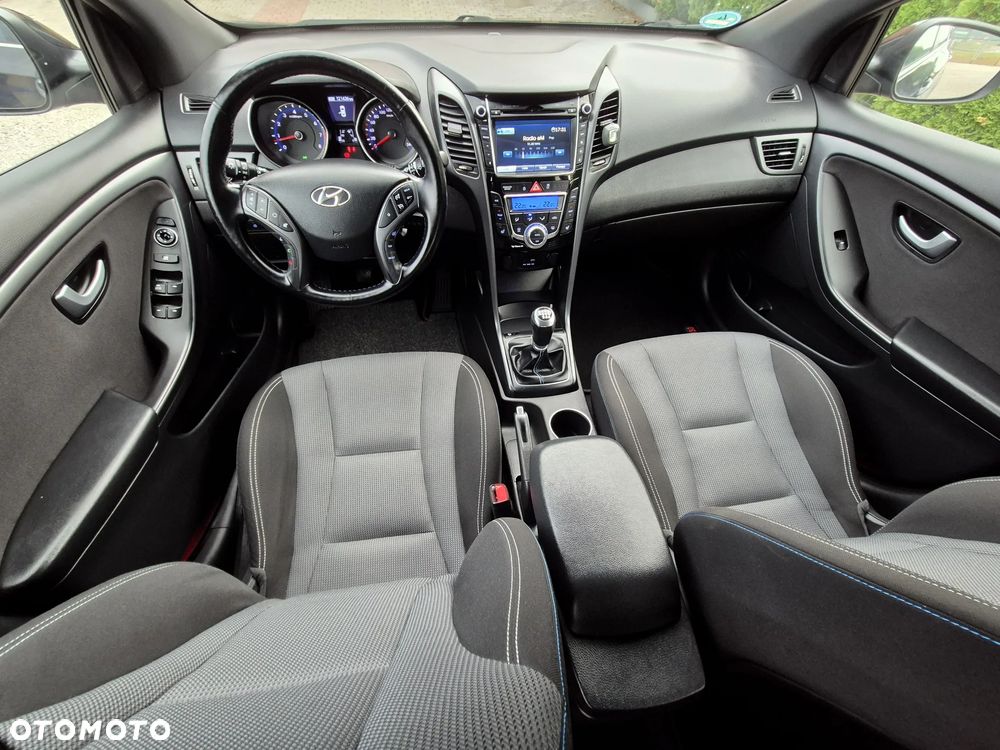 Hyundai i30 blue Kombi 1.6 GDi Passion - 20