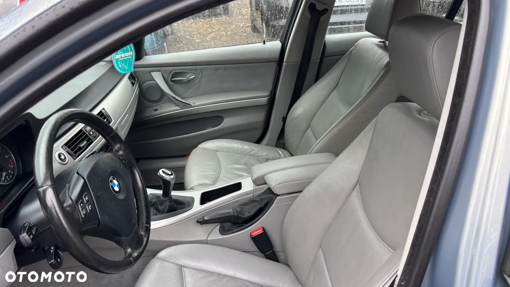 BMW Seria 3 320i - 17