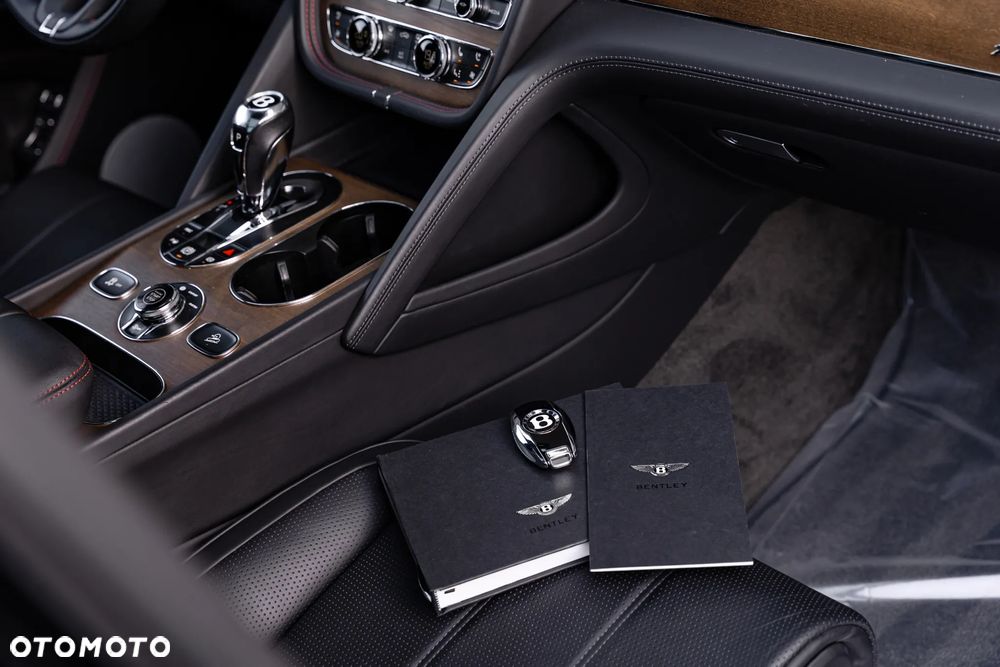 Bentley Bentayga EWB Azure - 40