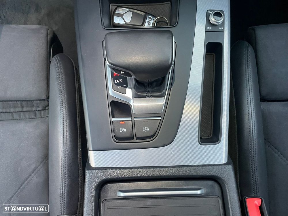 Audi Q5 55 TFSIe quattro S tronic S line - 36