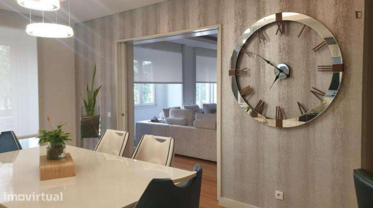 Quarto - localizado em Marquês de Pombal Lisbon - Grande imagem: 4/13