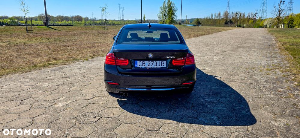 BMW Seria 3 328i Luxury Line - 14