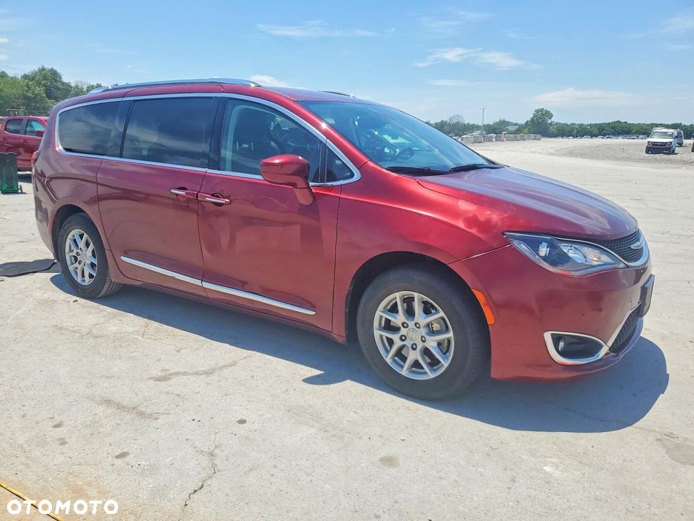 Chrysler Pacifica - 5
