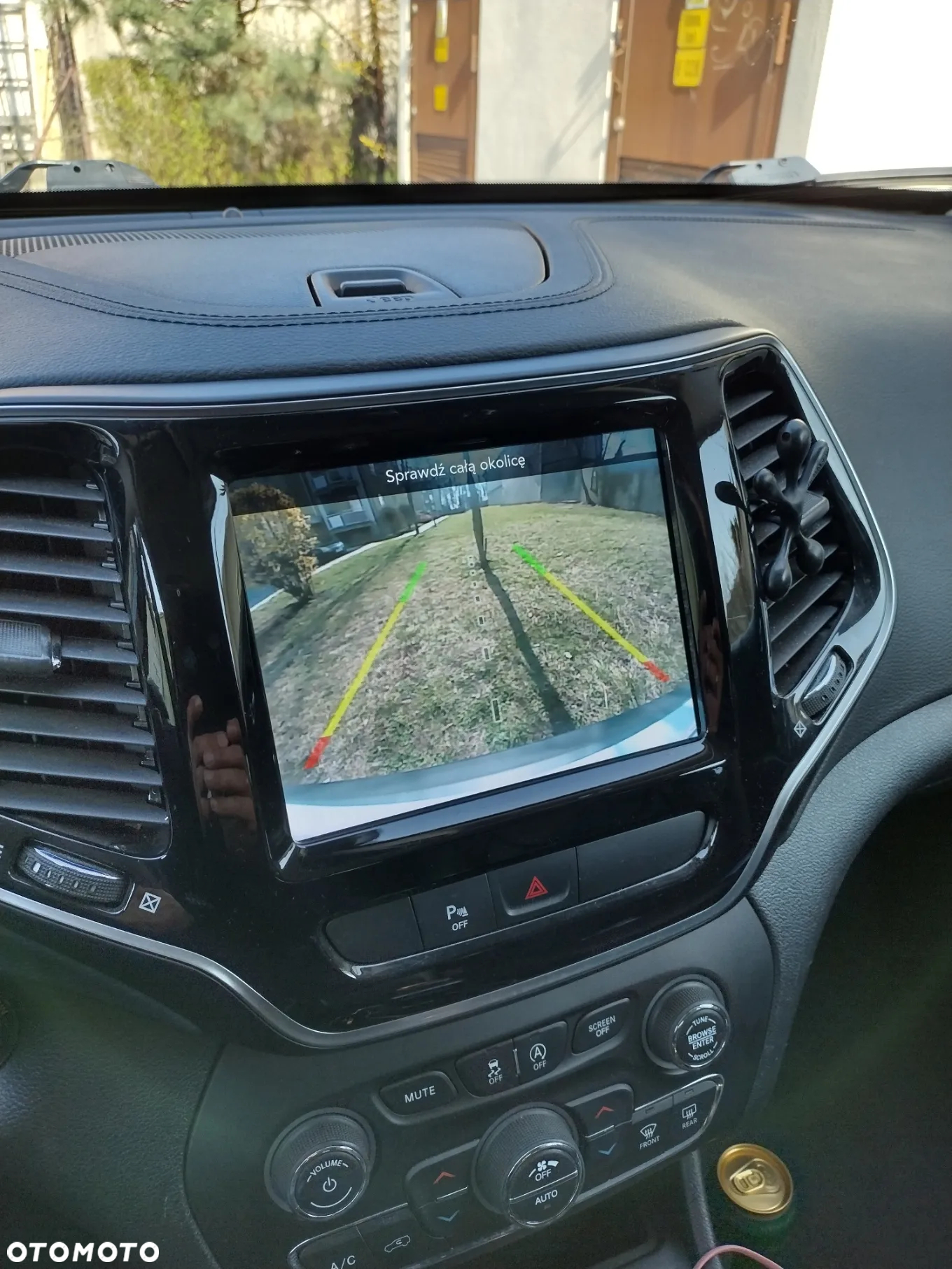 Jeep Cherokee - 25